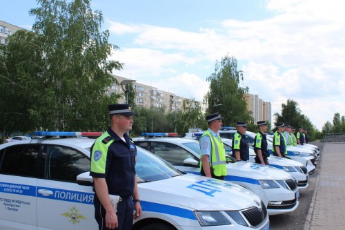 В День образования российской полиции на площади перед СКК «Оренбуржье» состоялся развод полицейских нарядов