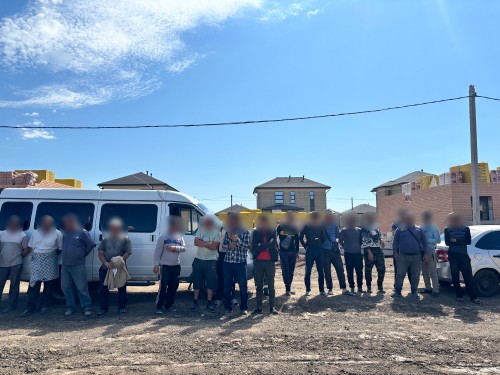 В Оренбурге полицейскими при поддержке бойцов ОМОНа на строительных объектах задержаны нарушители миграционного законодательства