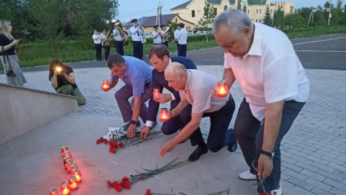 Оренбургские полицейские и общественники приняли участие в акции «Свеча памяти»
