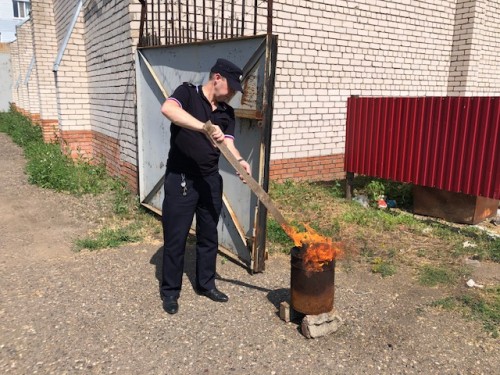 Саракташские полицейские уничтожили изъятые наркотики