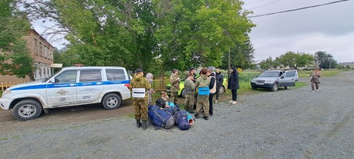 В Оренбуржье сотрудники полиции нашли не выходивших на связь несовершеннолетних туристов