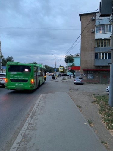 В Оренбурге пассажир упал в автобусе 