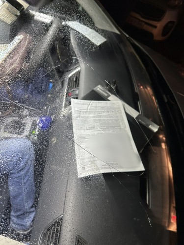 В Оренбурге экипажем ДПС задержан водитель, оскорбивший полицейского и повредивший лобовое стекло в служебном автомобиле В Оренбурге экипажем ДПС задержан водитель, оскорбивший полицейского и повредивший лобовое стекло в служебном автомобиле