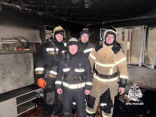 На пожаре в Оренбургской многоэтажке спасены два человека