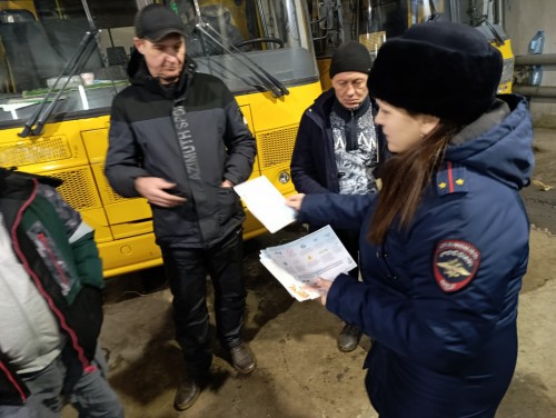 В Оренбургской области состоялись профилактические мероприятия по безопасности дорожного движения для водителей школьных автобусов В Оренбургской области состоялись профилактические мероприятия по безопасности дорожного движения для водителей школьных автобусов