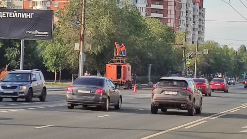 В Оренбурге восстановили движение на месте падения столба