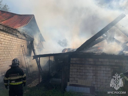 В Орске потушили пожар в частном доме В Орске потушили пожар в частном доме