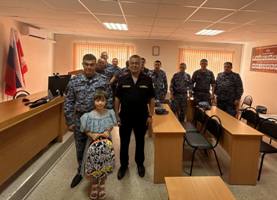 СОТРУДНИКИ ВНЕВЕДОМСТВЕННОЙ ОХРАНЫ РОСГВАРДИИ ПРИСОЕДИНИЛИСЬ К АКЦИИ «СОБЕРИ РЕБЕНКА В ШКОЛУ»