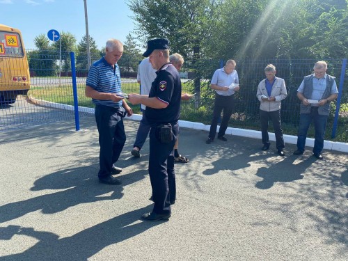 Госавтоинспекция Сакмарского района проверила школьные автобусы Госавтоинспекция Сакмарского района проверила школьные автобусы