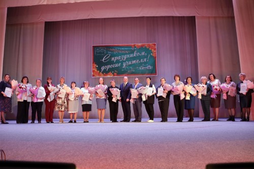 Уральская Сталь премировала лучших педагогов Новотроицка Уральская Сталь премировала лучших педагогов Новотроицка