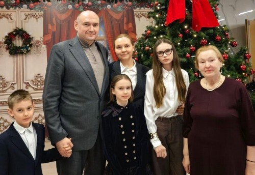 Солнцев с семьёй посмотрел спектакль «Щелкунчика»