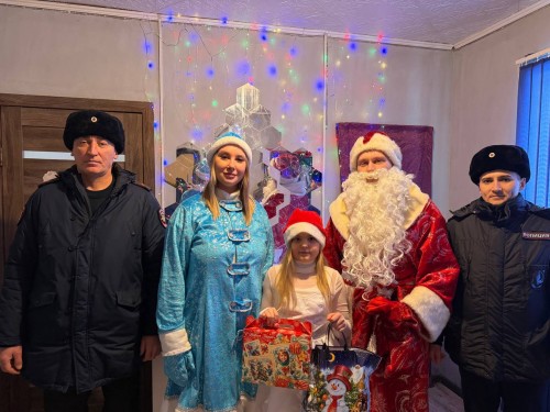 Курманаевский полицейские и Общественный совет присоединились к акции «Полицейский Дед Мороз»