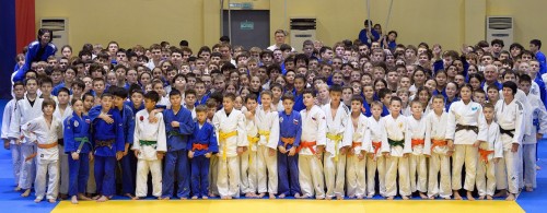 На новогодних каникулах в «Центре дзюдо» собрались 400 юных спортсменов На новогодних каникулах в «Центре дзюдо» собрались 400 юных спортсменов