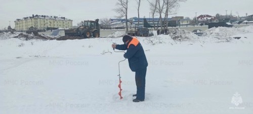Спасатели Оренбурга готовятся к Крещенским купаниям Спасатели Оренбурга готовятся к Крещенским купаниям