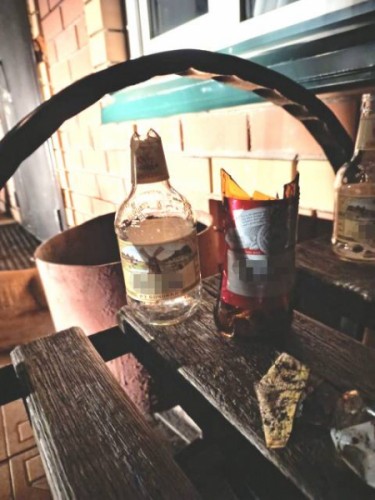 Житель Сараташа нанес собутыльнику удары разбитой стеклянной бутылкой