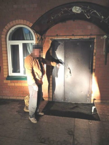 Житель Сараташа нанес собутыльнику удары разбитой стеклянной бутылкой