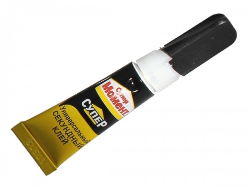 В Бузулуке двухлетняя девочка прокусила "супер-клей" и получила ожоги губ