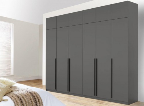 Жительница Оренбурга пряталась в шкафу от судебных приставов