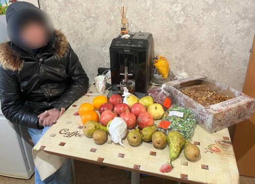 В Оренбурге мужчина обворовал ларёк с фруктами и овощами на 30 000 рублей В Оренбурге мужчина обворовал ларёк с фруктами и овощами на 30 000 рублей