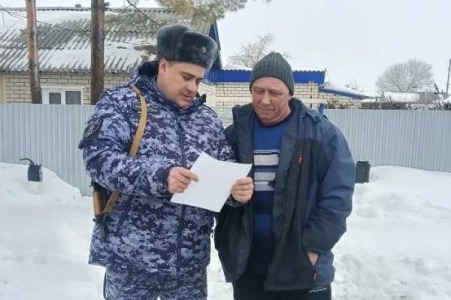 В рамках акции «Безопасный дом, подъезд, квартира» росгвардейцы провели беседу с гражданами о способах защиты имущества