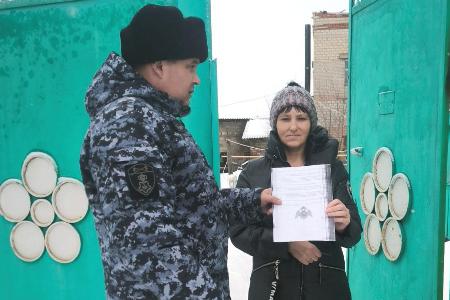 В Оренбургской области росгвардейцы проводят акцию «Безопасный дом, подъезд, квартира»
