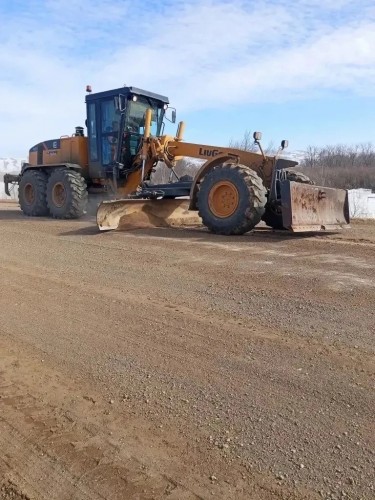В Оренбуржье региональные дороги приводят в порядок после зимы В Оренбуржье региональные дороги приводят в порядок после зимы