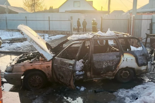 В Оренбургском районе сгорел автомобиль ВАЗ-2111 В Оренбургском районе сгорел автомобиль ВАЗ-2111