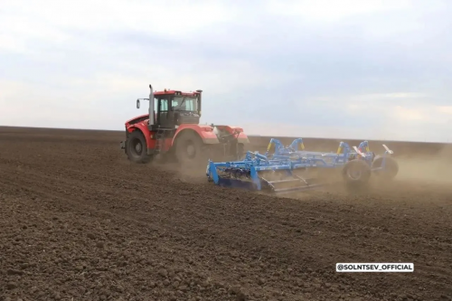 Аграрии Оренбуржья начали первые весенние полевые работы Аграрии Оренбуржья начали первые весенние полевые работы