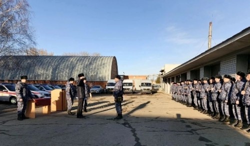 В Оренбурге отличившимся сотрудникам вневедомственной охраны Росгвардии были вручены знаки отличия и благодарности В Оренбурге отличившимся сотрудникам вневедомственной охраны Росгвардии были вручены знаки отличия и благодарности