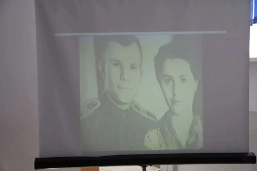 В Оренбурге личное дело супруги Юрия Гагарина передали в архив В Оренбурге личное дело супруги Юрия Гагарина передали в архив