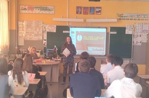 В ОРЕНБУРГЕ РОСГВАРДЕЙЦЫ ПРОВЕЛИ УРОК МУЖЕСТВА ДЛЯ УЧАЩИХСЯ СРЕДНЕЙ ОБЩЕОБРАЗОВАТЕЛЬНОЙ ШКОЛЫ