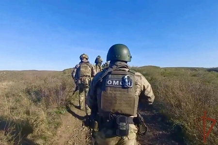 Сотрудники и военнослужащие Росгвардии принимают участие в розыске особо опасного преступника в Оренбургской области 