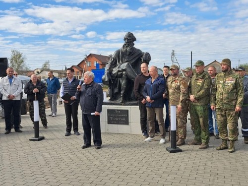 В преддверии Дня Победы в Оренбуржье заложили аллею ветеранов в сквере имени Льва Толстого