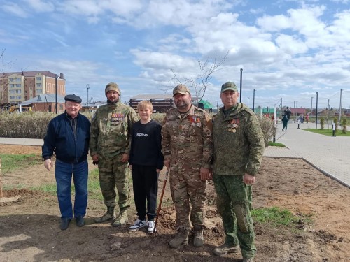 В преддверии Дня Победы в Оренбуржье заложили аллею ветеранов в сквере имени Льва Толстого