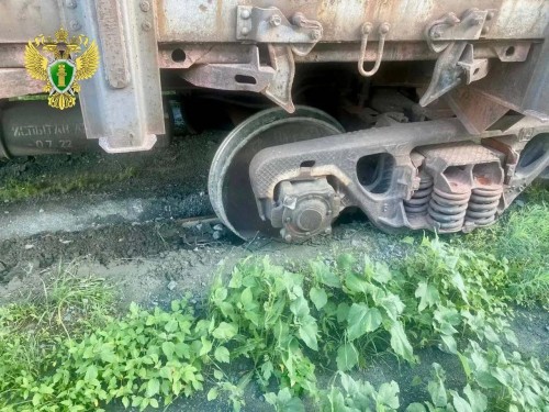 В Оренбургской области с рельсов сошли три вагона с щебнем В Оренбургской области с рельсов сошли три вагона с щебнем