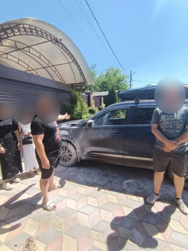 В Оренбурге полицейские поймали человека, который поджег автомобиль В Оренбурге полицейские поймали человека, который поджег автомобиль