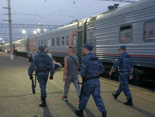 В Оренбурге судебные приставы задержали мужчину на железнодорожном вокзале В Оренбурге судебные приставы задержали мужчину на железнодорожном вокзале