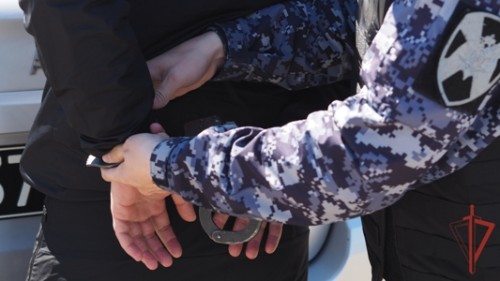 В Оренбургской области росгвардейцы задержали мужчину, незаконно проникшего на территорию детского сада