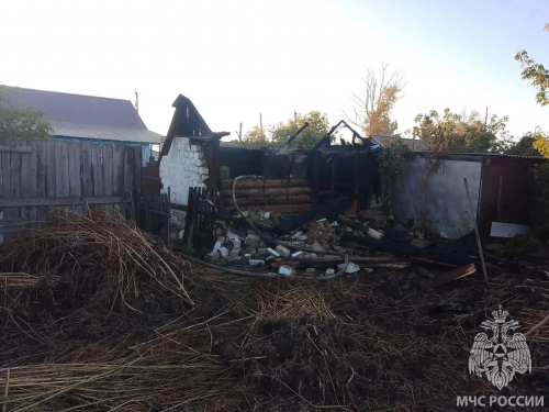 Два человека получили травмы при пожарах в Оренбургской области за выходные