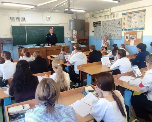 Госавтоинспекция провела профилактическую беседу со старшеклассниками