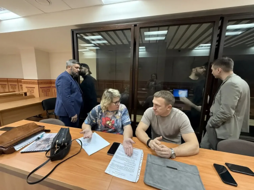В Оренбурге суд разбирает эпизод со стрельбой у отеля «Хилтон» В Оренбурге суд разбирает эпизод со стрельбой у отеля «Хилтон»