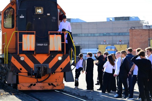 Сто новотроицких старшеклассников посетили Уральскую Сталь