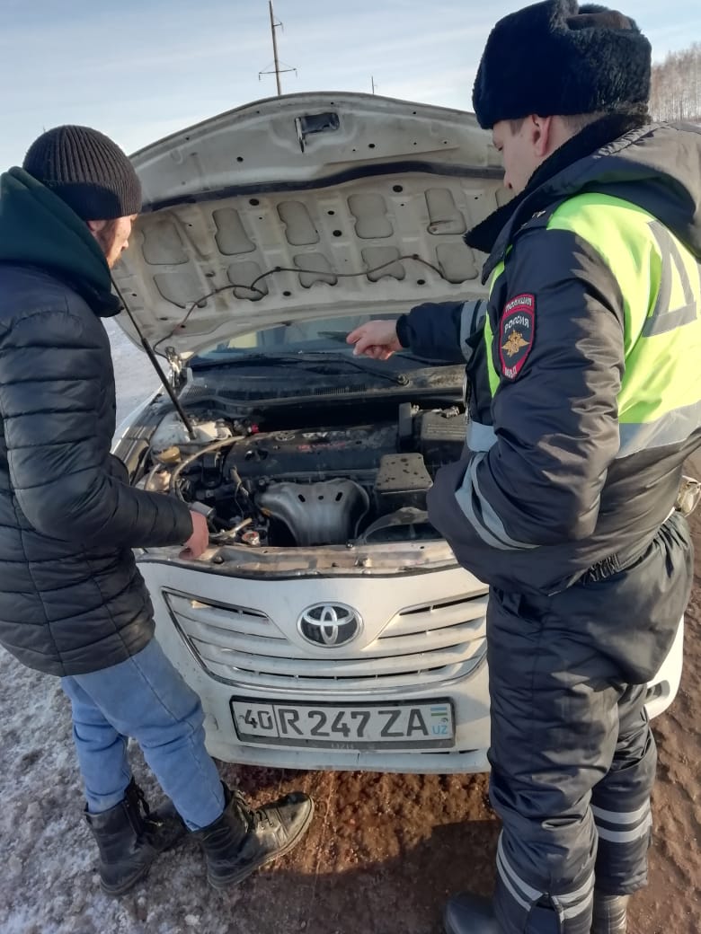 В дежурную часть Отд МВД России по Пономаревскому району поступило  сообщение о том, что на дороге Казань-Оренбург нужна помощь замерзающему  мужчине., Лента новостей