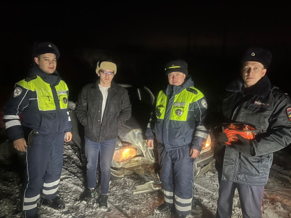 Сотрудники полиции Сакмарского района помогли водителю на дороге, Лента  новостей