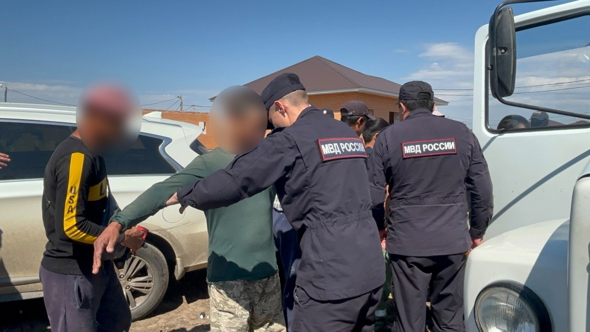 В Оренбурге полицейскими при поддержке бойцов ОМОНа на строительных  объектах задержаны нарушители миграционного законодательства, Лента новостей