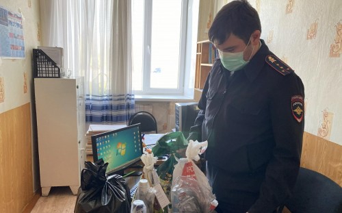 В Кваркенском районе подпольной водкой отравились два человека - женщина скончалась