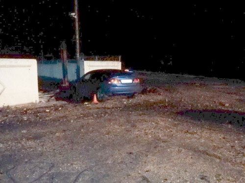 В Медногорске водитель попытался скрыться от сотрудников полиции и въехал в бетонный забор