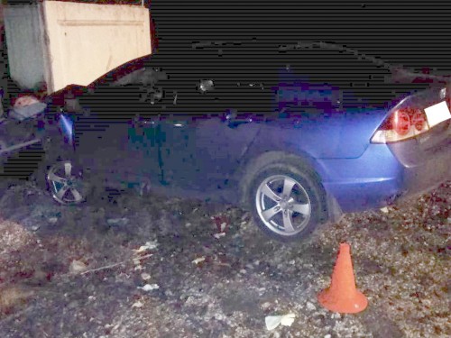 В Медногорске водитель попытался скрыться от сотрудников полиции и въехал в бетонный забор
