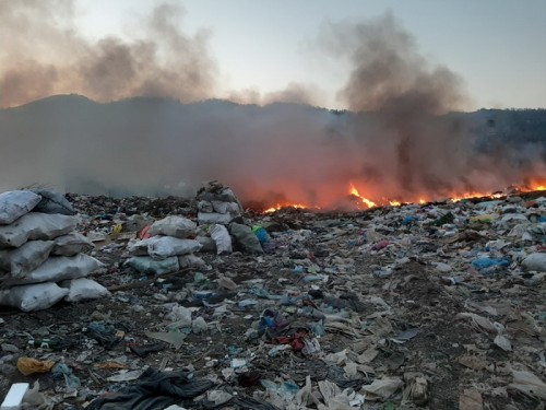 В Абдулинском районе на 100 квадратных метр горели бытовые отходы 