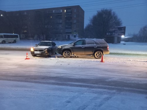 В Орске выпал снег и произошло первое ДТП